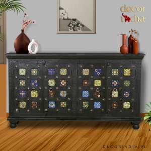 Indyjska drewniana czarna komoda rzeźbiona