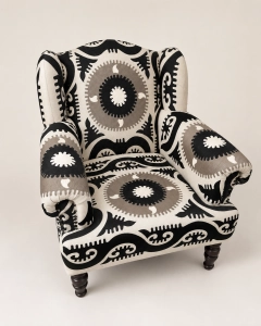 Elegancka, bogato haftowana sofa indyjska